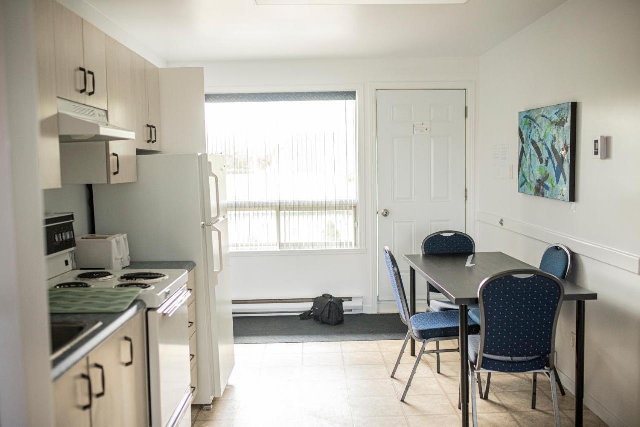 Motel Et Condo Chez Charley Sainte-Anne-de-Beaupré Esterno foto