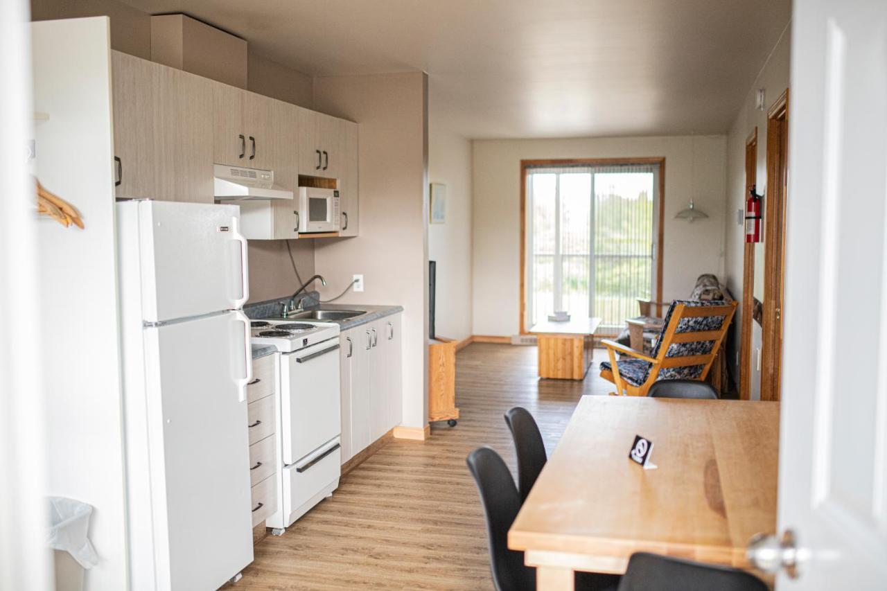 Motel Et Condo Chez Charley Sainte-Anne-de-Beaupré Esterno foto