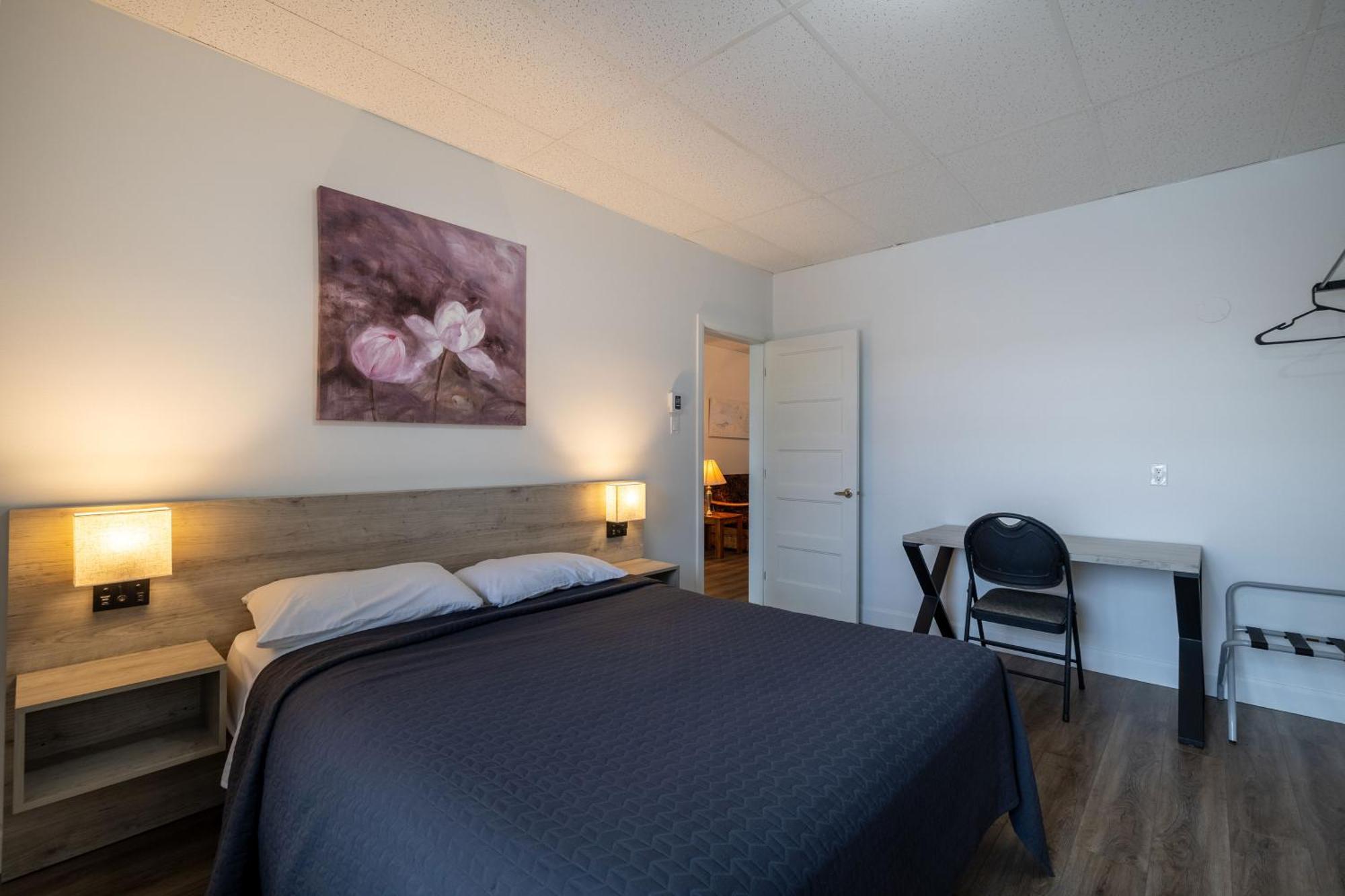 Motel Et Condo Chez Charley Sainte-Anne-de-Beaupré Esterno foto