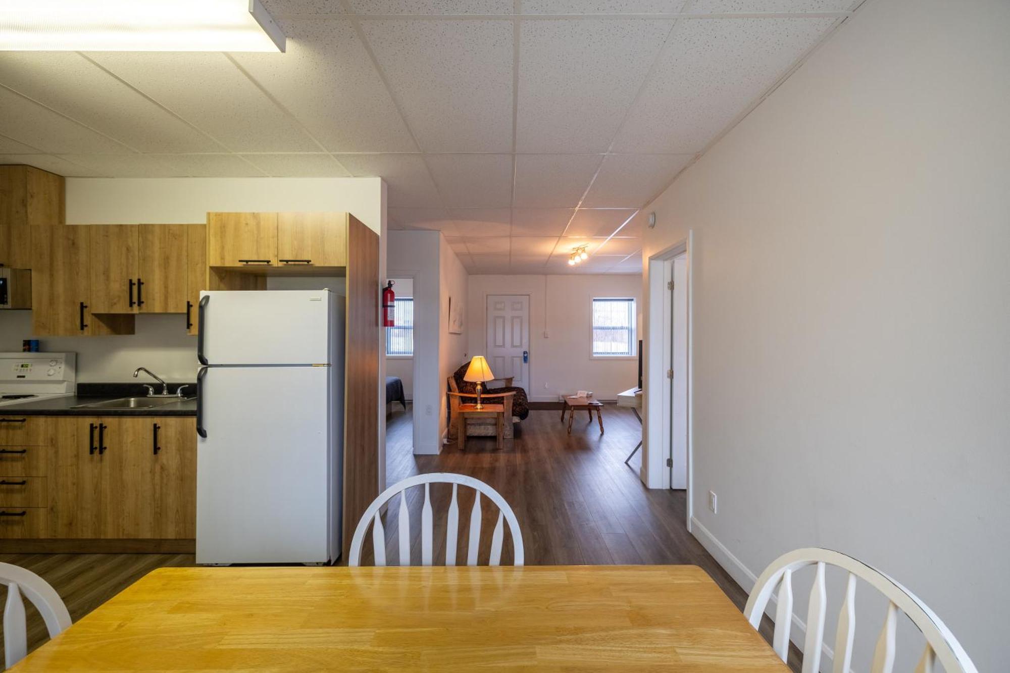Motel Et Condo Chez Charley Sainte-Anne-de-Beaupré Esterno foto