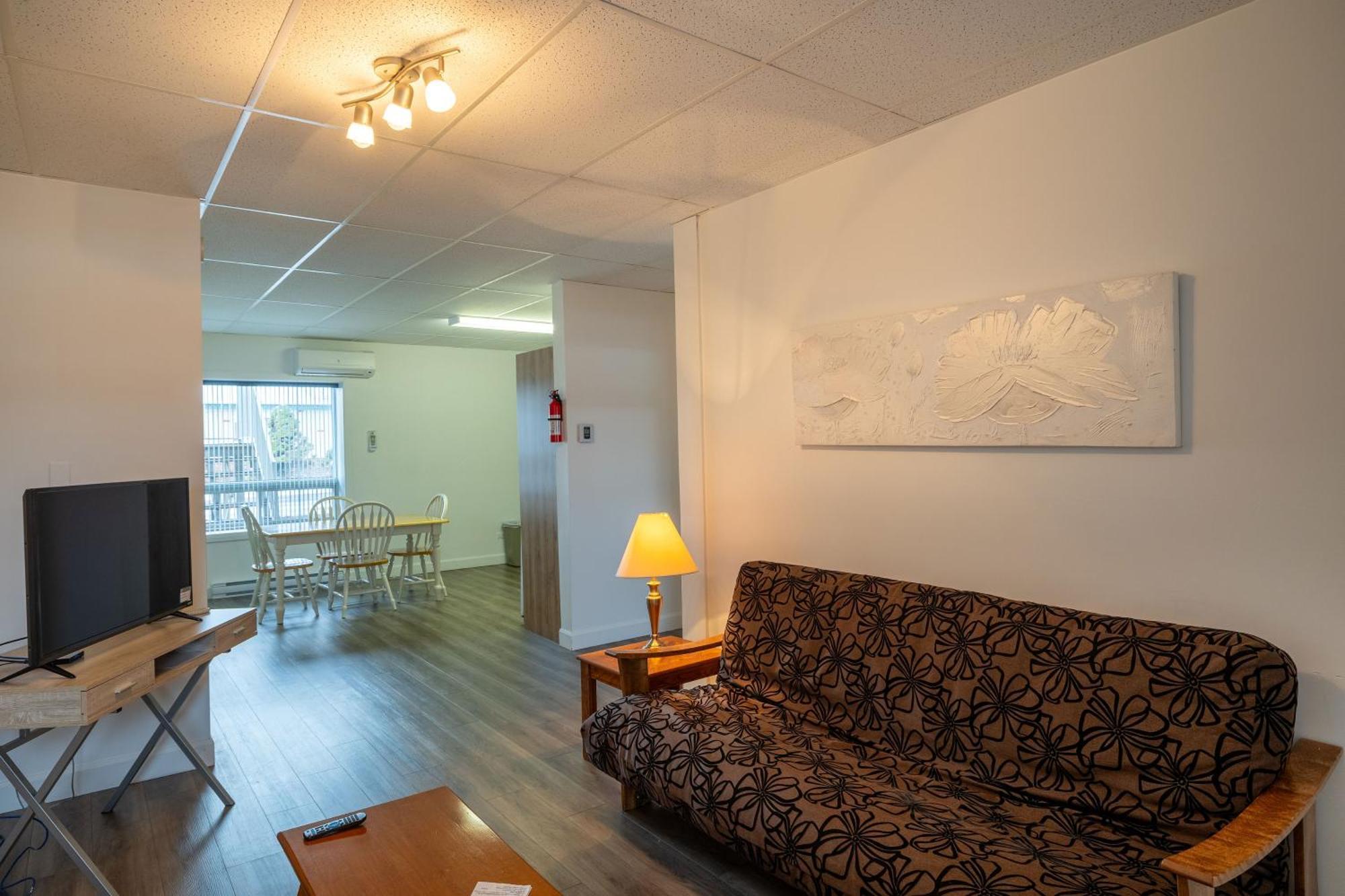 Motel Et Condo Chez Charley Sainte-Anne-de-Beaupré Esterno foto