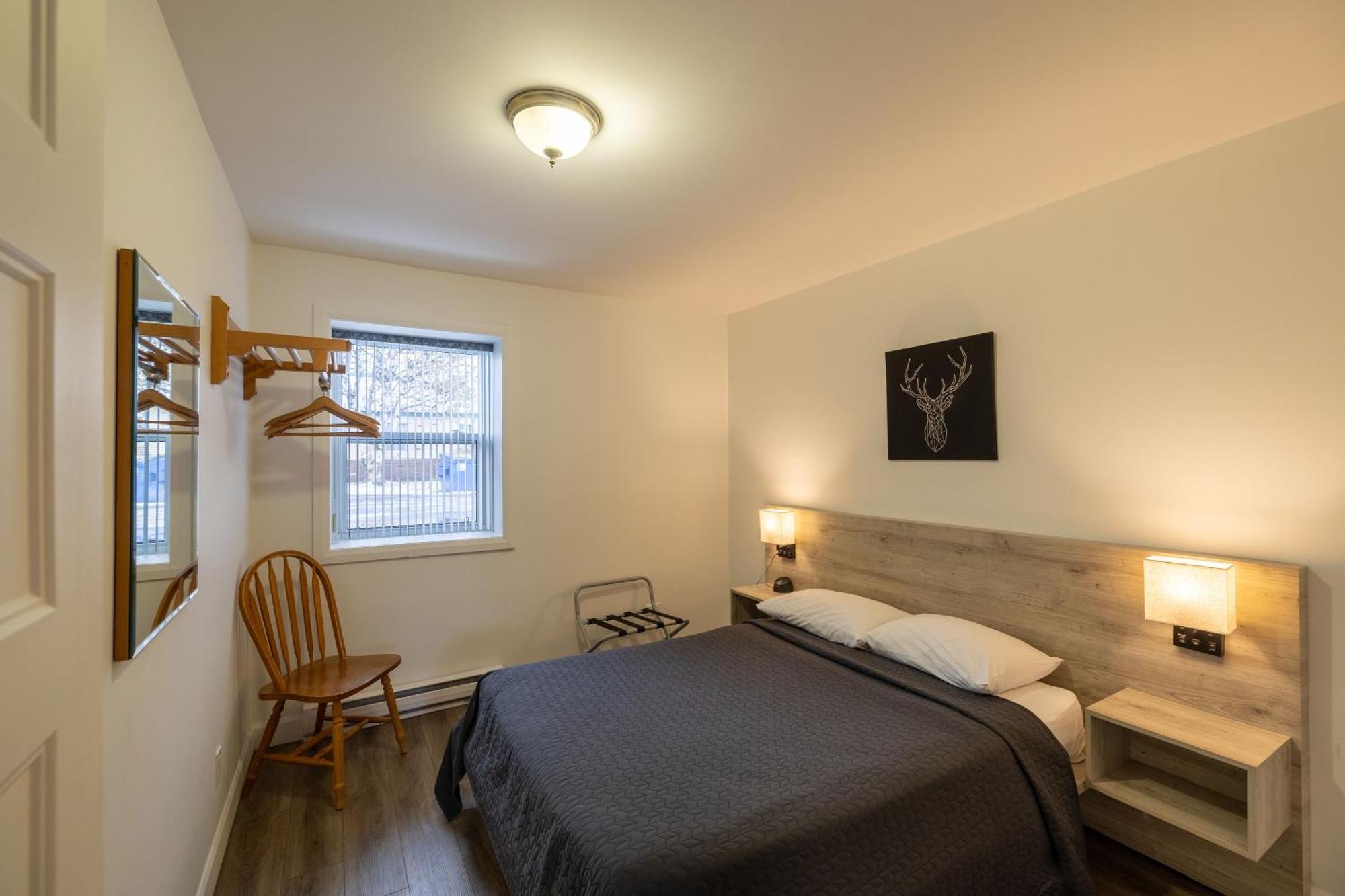 Motel Et Condo Chez Charley Sainte-Anne-de-Beaupré Esterno foto