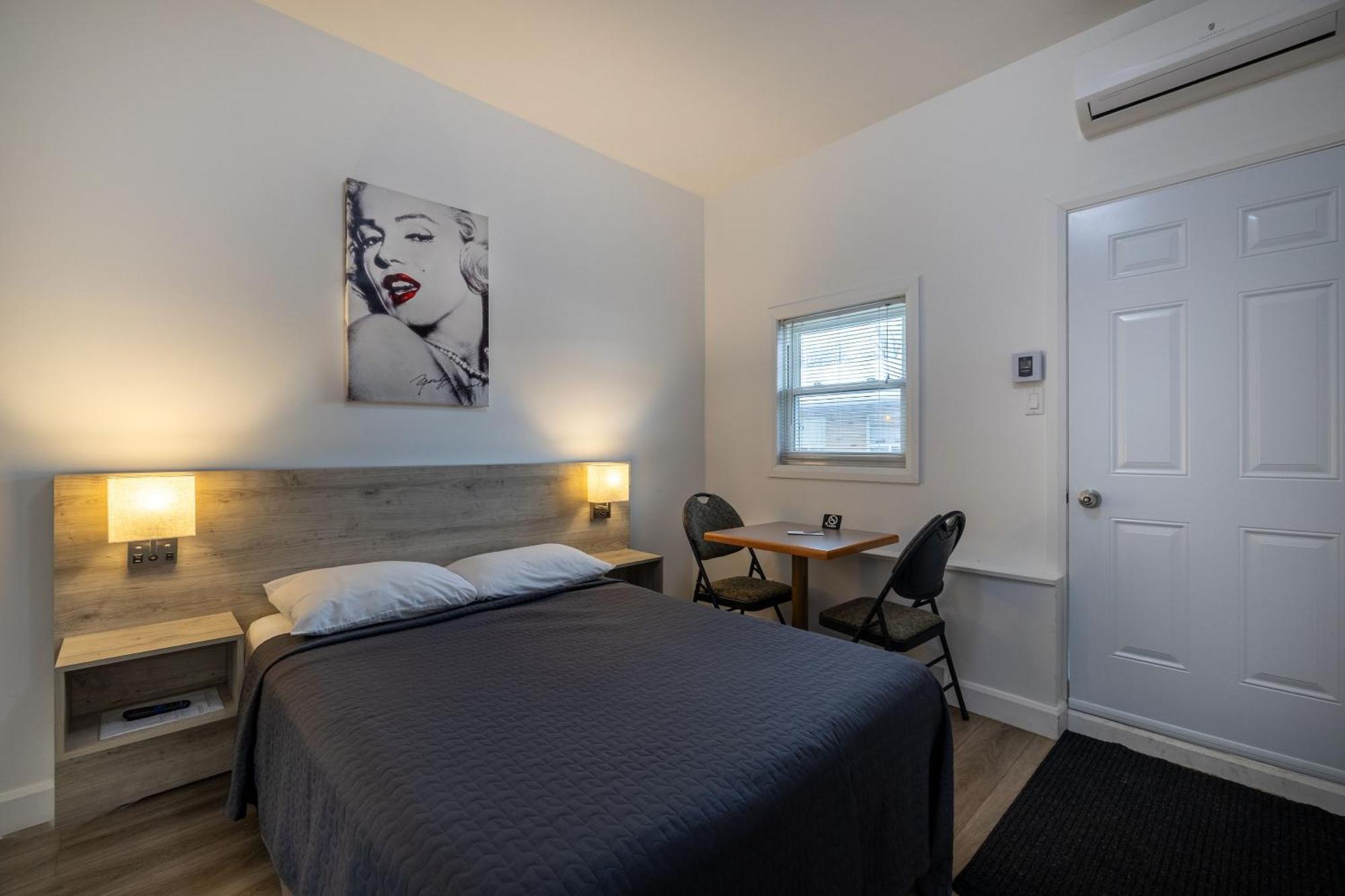 Motel Et Condo Chez Charley Sainte-Anne-de-Beaupré Esterno foto