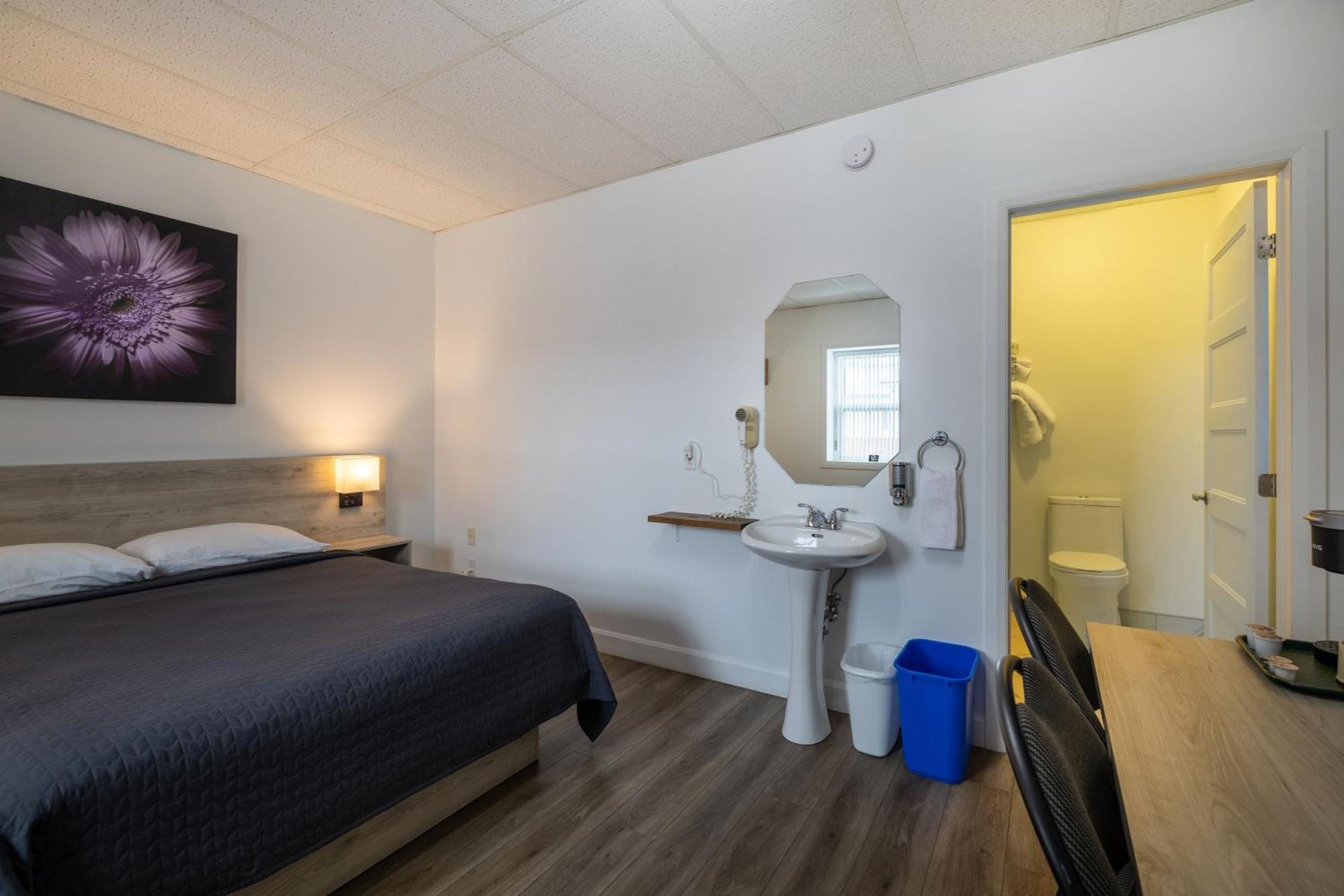 Motel Et Condo Chez Charley Sainte-Anne-de-Beaupré Esterno foto