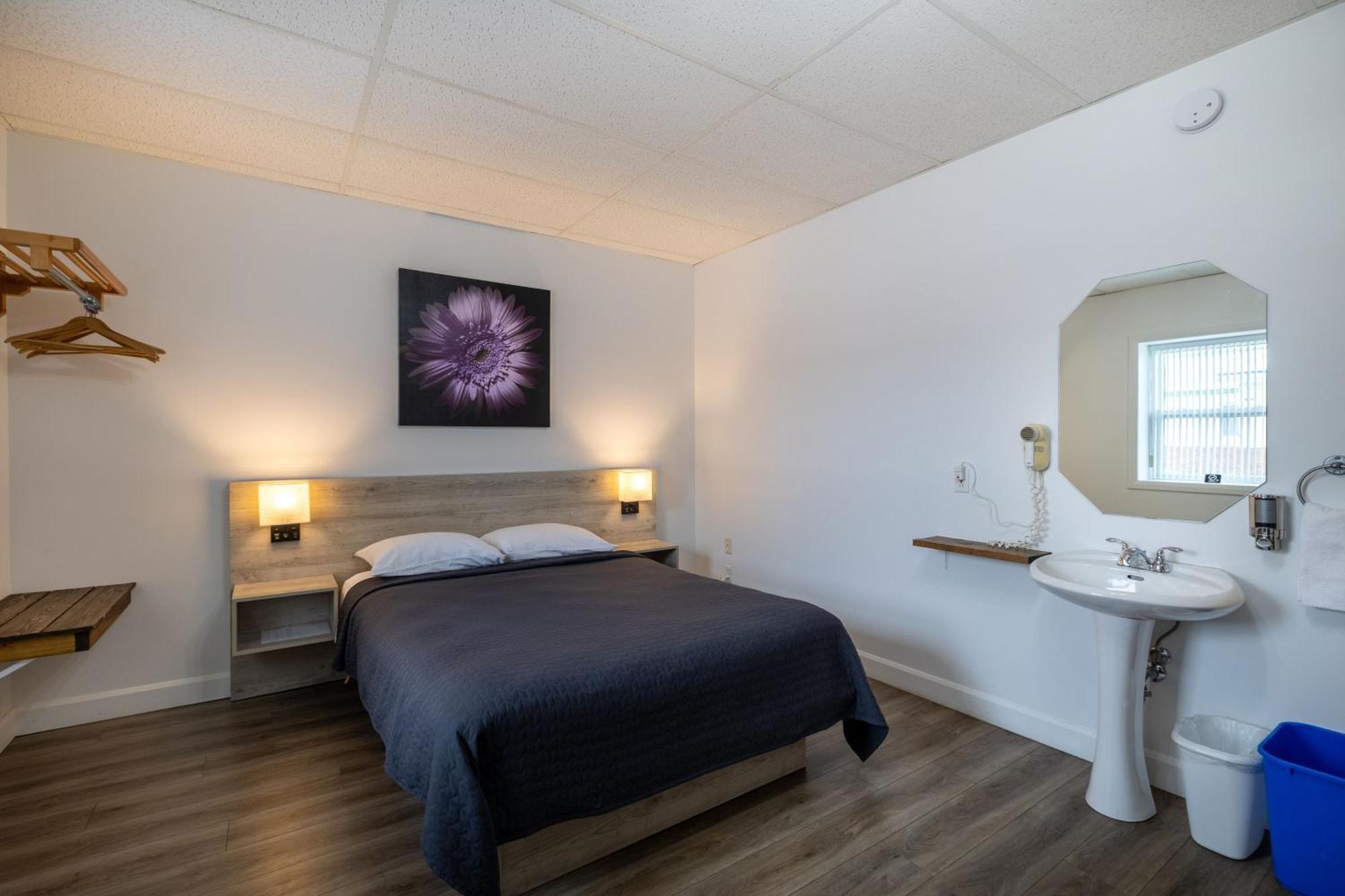 Motel Et Condo Chez Charley Sainte-Anne-de-Beaupré Esterno foto