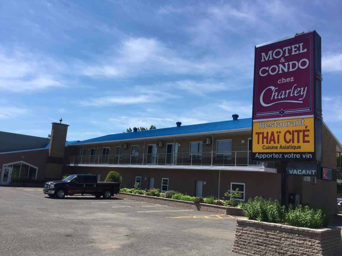 Motel Et Condo Chez Charley Sainte-Anne-de-Beaupré Esterno foto